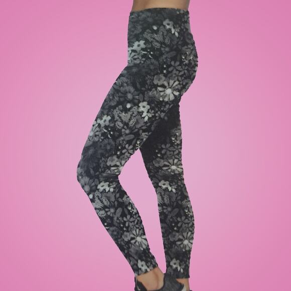 New Ladies Black & White Floral Butterfly Super Soft Fashion Leggings Size Small - Picture 1 of 10